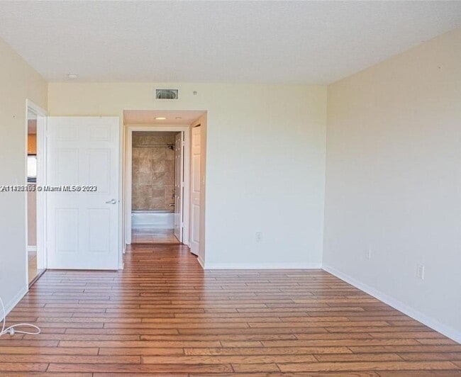 Building Photo - 201 Golden Isles Dr