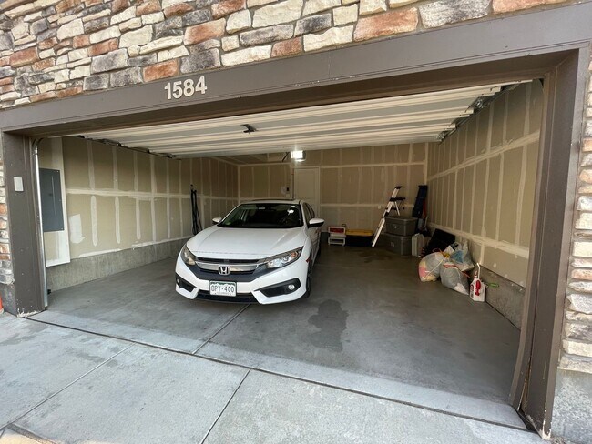 Building Photo - The Lifestyle You Seek!