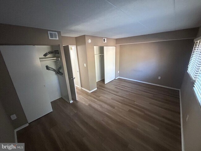 Building Photo - 5645 Harpers Farm Rd