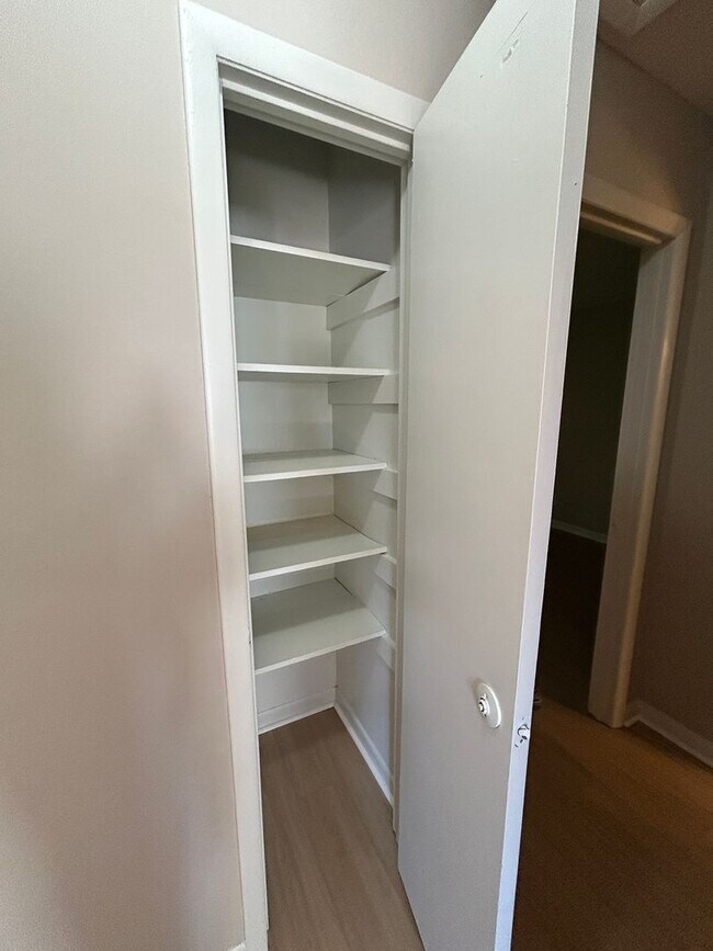 Building Photo - McCullars- 420