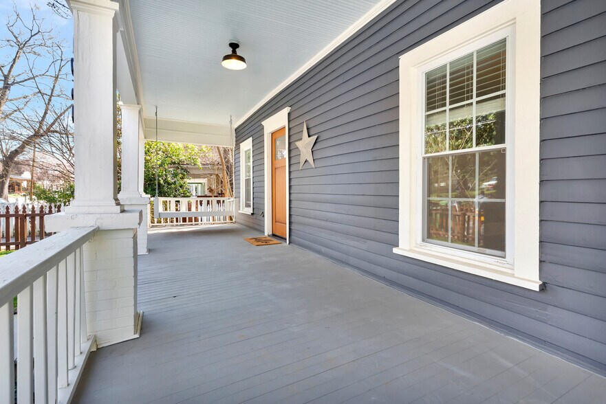 unit b porch - 1050 Tilden St NW