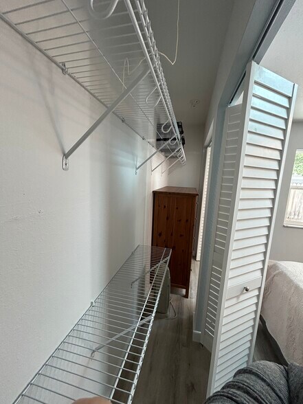 Building Photo - 3219 Roscoe Ave