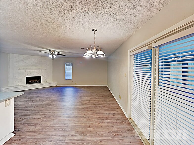 Building Photo - 7309 Hedge Dr