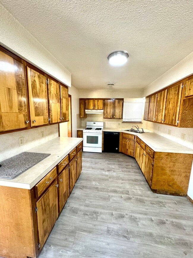 Building Photo - Updated 3 Bedroom, 1.5 Bath House Near Hard Rock Casino and Has Great Highway Access!