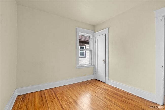 Building Photo - 394 Taunton Pl