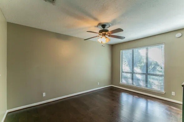 Building Photo - 2804 Stewart Dr