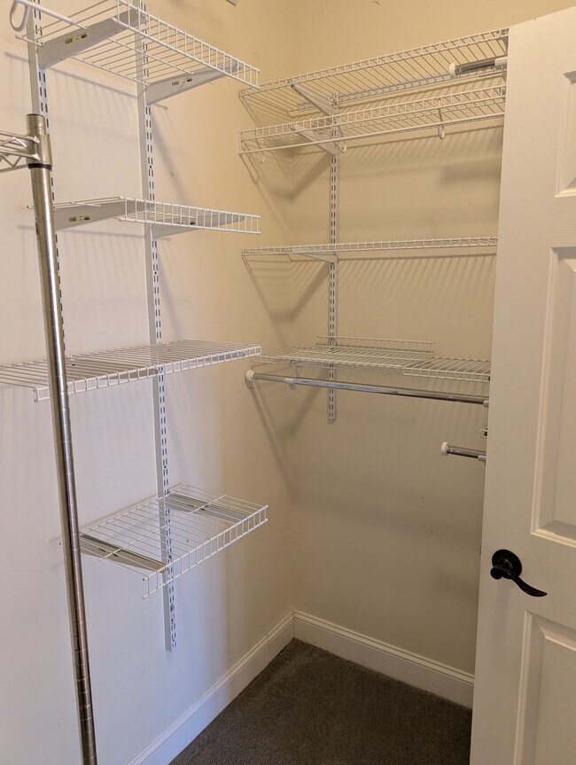 Building Photo - 6 Maxim Ct