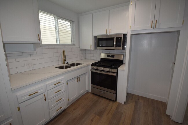 Building Photo - 5117 Laurel Canyon Blvd
