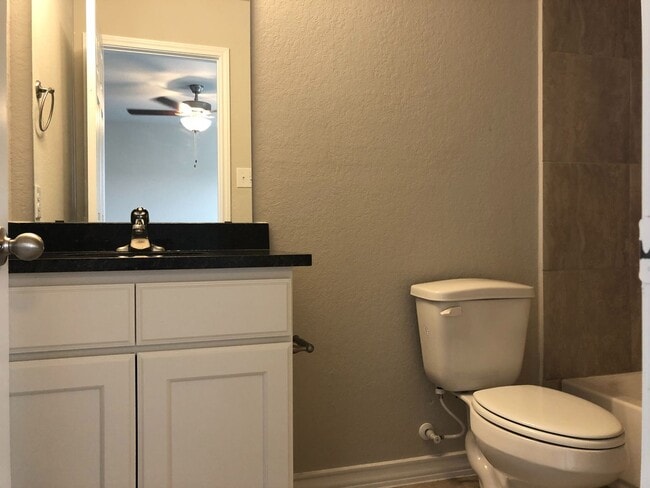 Building Photo - Town home for rent