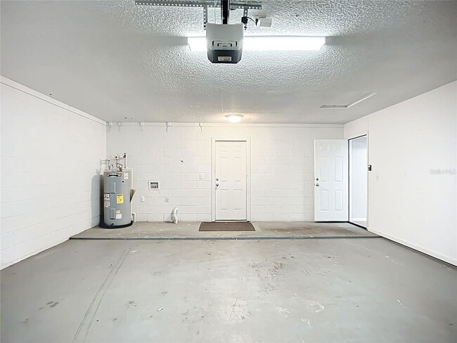 Building Photo - 632 Ephrata Dr