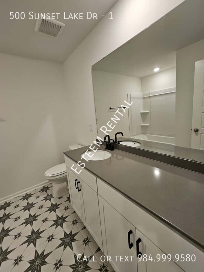 Building Photo - 500 Lake Dr