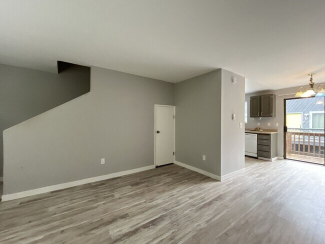 Building Photo - 4911 SW Beaverton Hillsdale Hwy