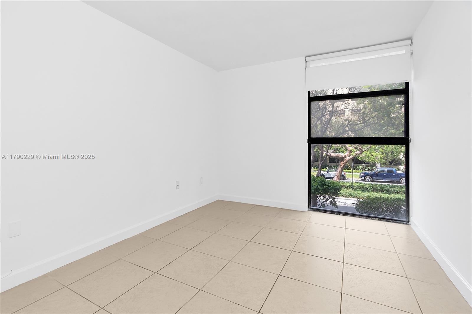 Building Photo - 2501 Brickell Ave