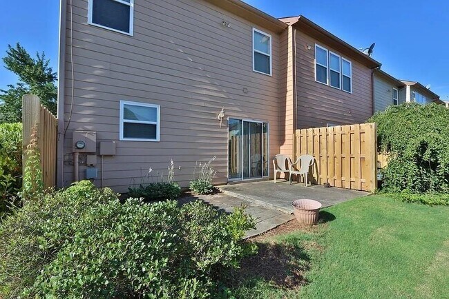 Building Photo - 5025 Sherwood Way
