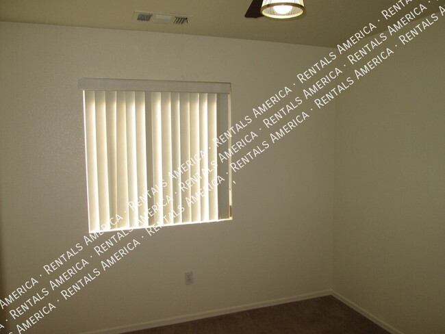 Building Photo - 1332 W Kesler Ln