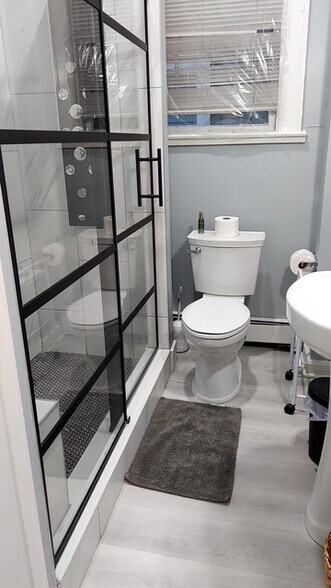 Building Photo - 180 Bowen St