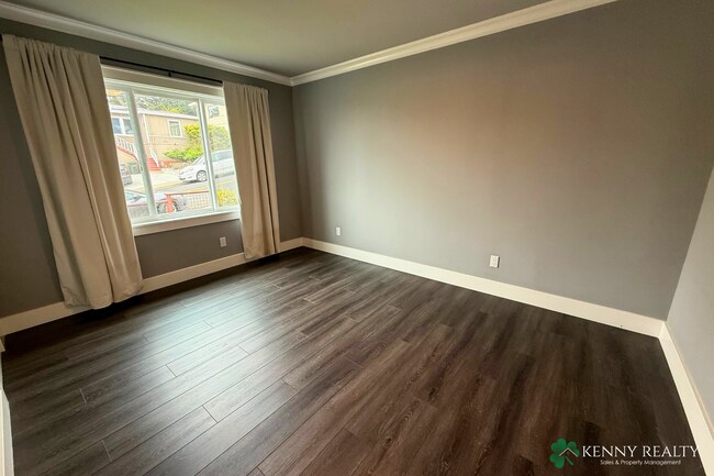 Building Photo - 424 Manor Dr