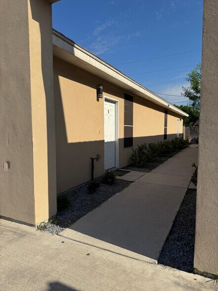 Building Photo - 2117 Taxco Ct