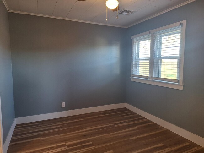 Building Photo - 3405 N Redlands Rd