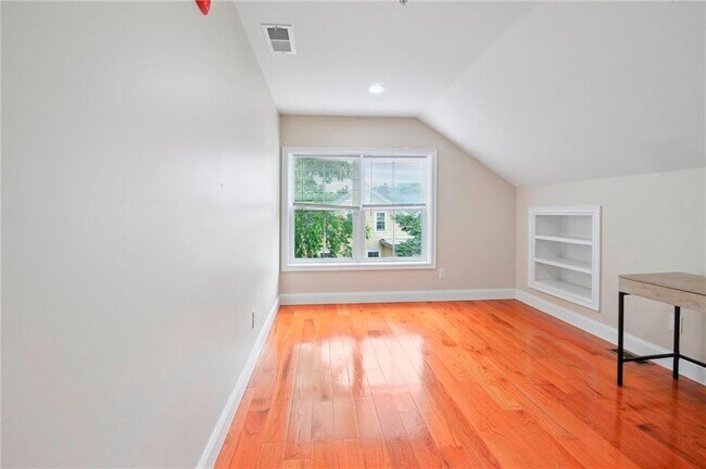 Building Photo - 298 Wickenden St