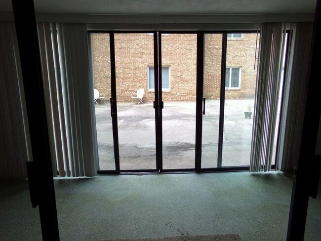 Building Photo - 376 Merrimac Trail