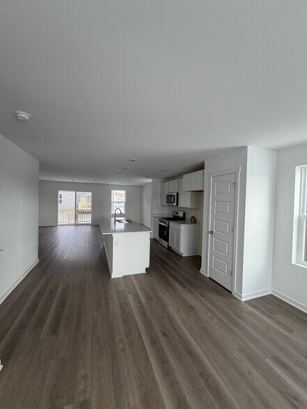 Building Photo - 1413 Oakfield Ln