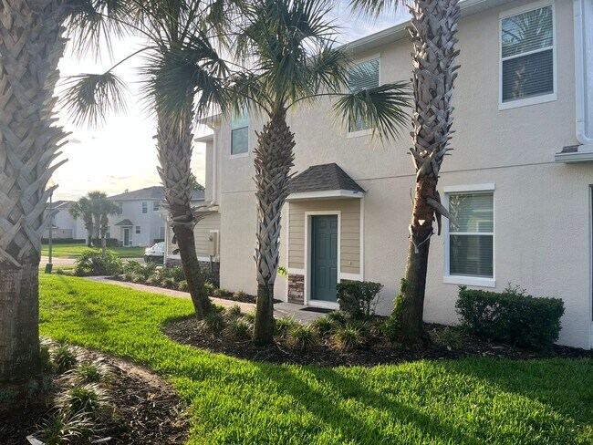 Building Photo - 1323 Priory Cir