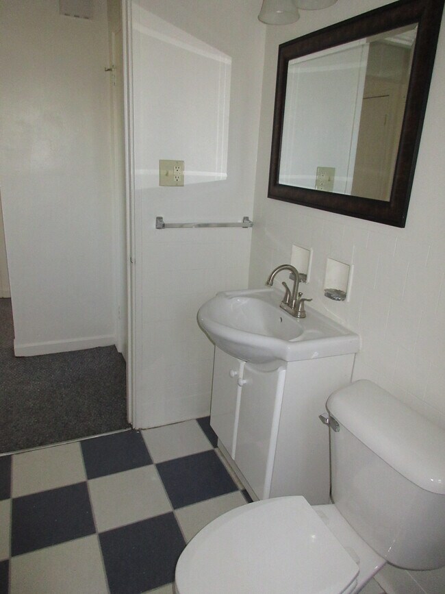 Building Photo - 524 Imo Dr