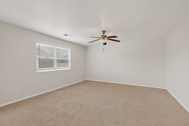 Building Photo - 2713 Violeta Cir SE