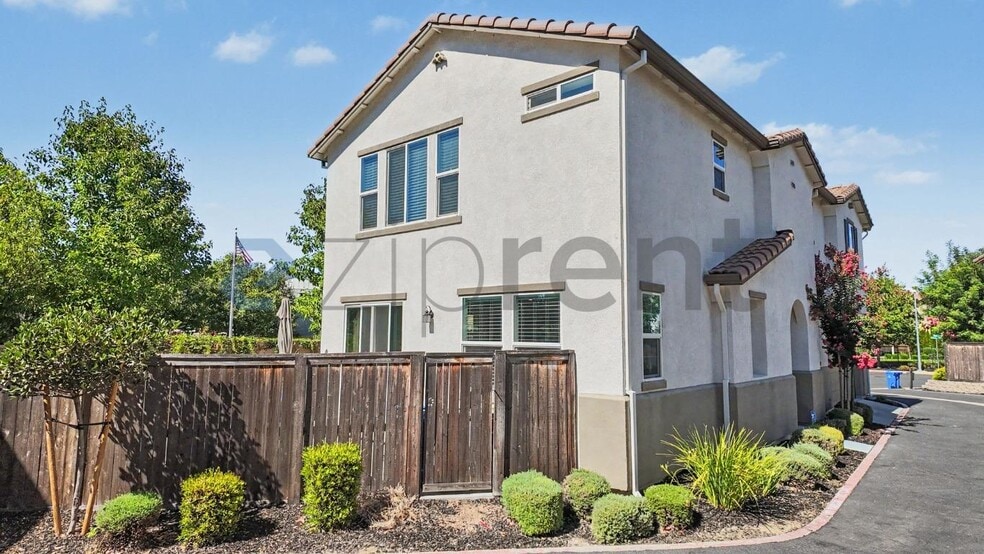 Building Photo - Unit