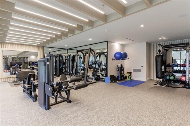 Building Photo - 2425 Peachtree Rd NE