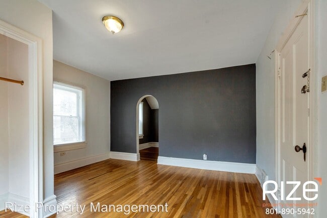 Building Photo - 327-333 E 100 S
