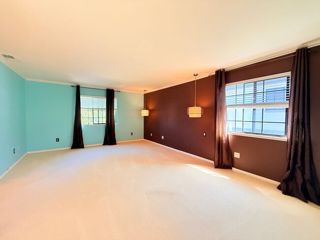 Building Photo - Charming and Move-in Ready, 3BD/2.5BA, Two-Story Townhome in Canyon Green at Canyon Lakes in San ...