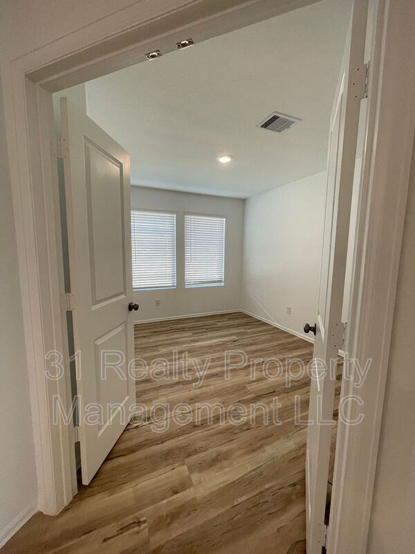 Building Photo - 3219 Aster Mdw Wy