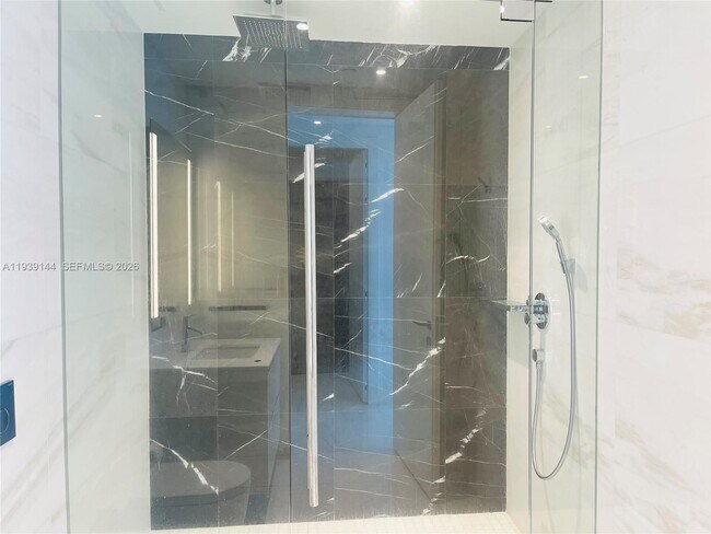 Building Photo - 300 Biscayne Blvd Way