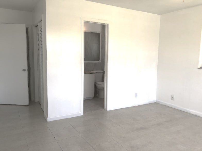 Building Photo - 8409 NW 59th Ct