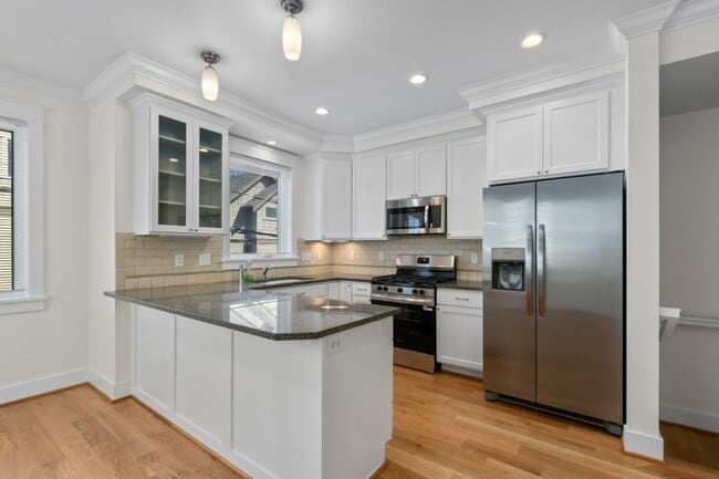 Building Photo - 3Bd/3Ba Seattle Townhouse