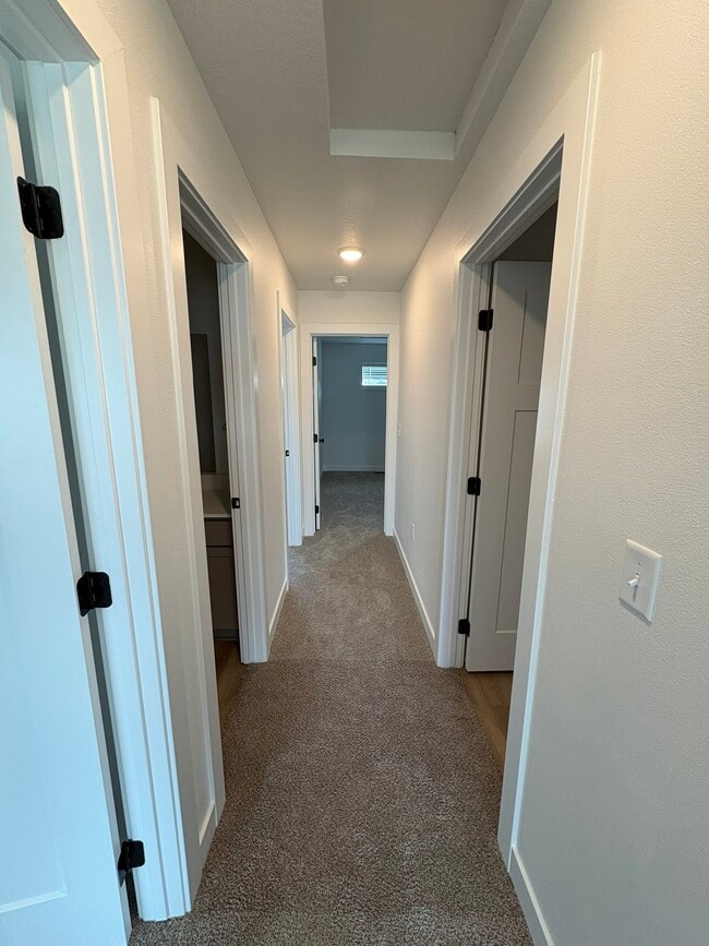 Building Photo - 216 Nw Waverly Dr