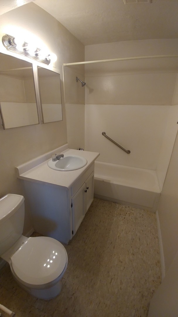 Building Photo - Great Size 1 Bedroom 1 Bath Available Now !!!