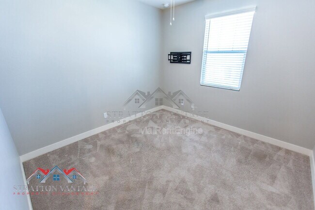 Building Photo - 15075 W McKinley St