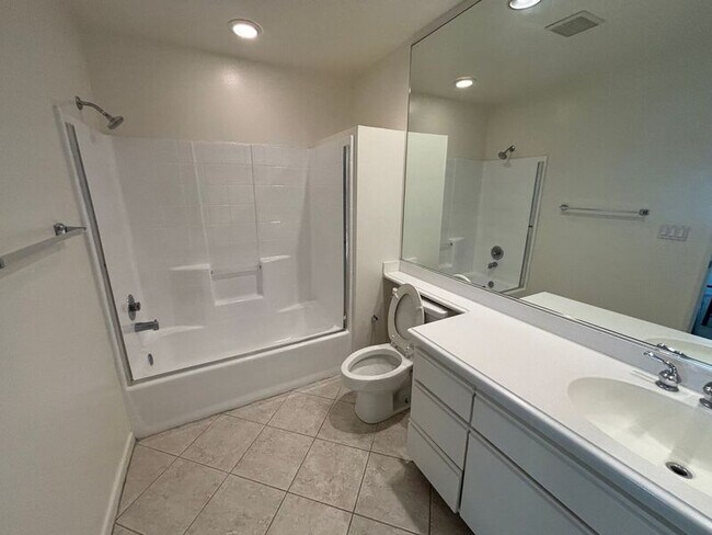 Building Photo - 525 Orange Grove Pl