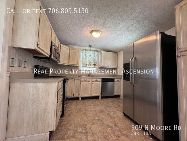 Building Photo - 909 N Moore Rd