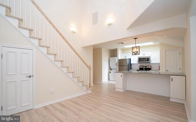 Building Photo - 11 Cranbury Rd