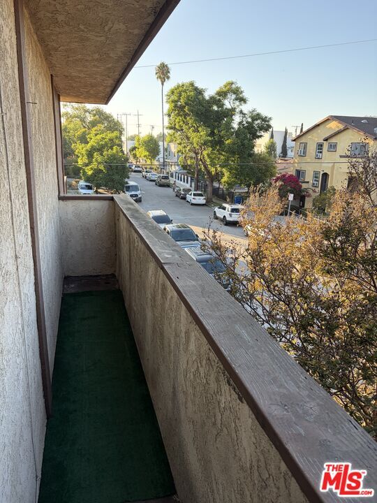 Building Photo - 5827 Tujunga Ave