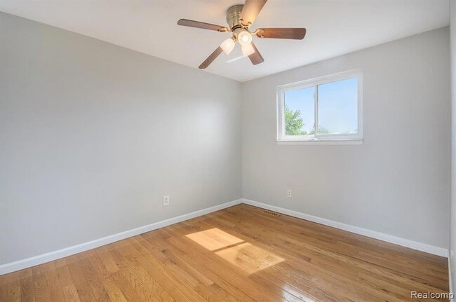 Building Photo - 37718 Douglas Ct