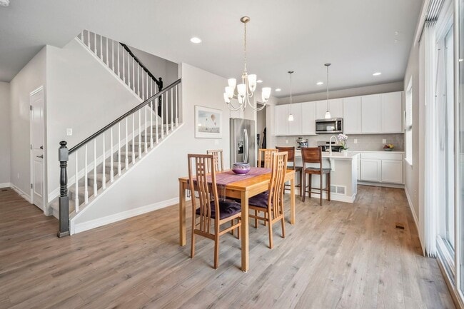 Building Photo - Stunning 4BR House in Aurora