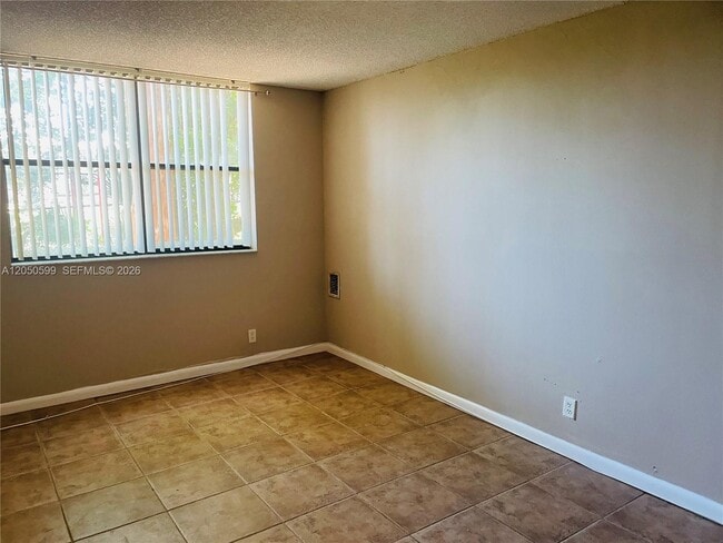 Building Photo - 2401 Riverside Dr