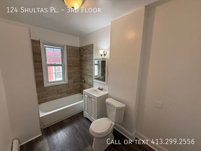 Building Photo - 124 Shultas Pl