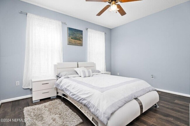 Building Photo - Fully Furnished Home