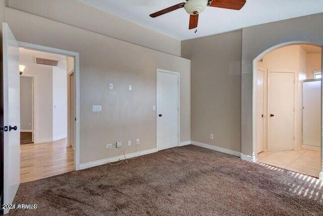 Building Photo - 2131 S Peppertree Dr